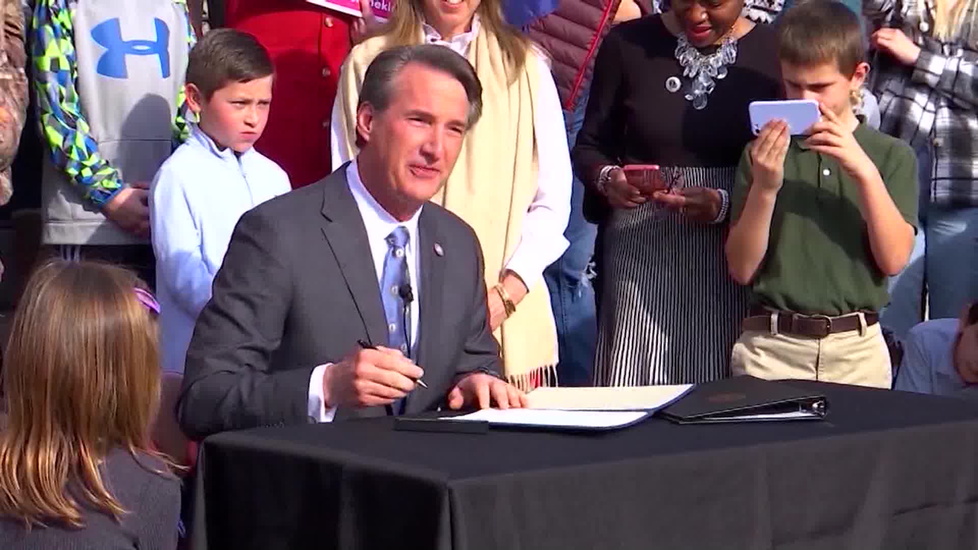 Over 300 Virginia state employees resign in wake of Gov. Youngkin’s