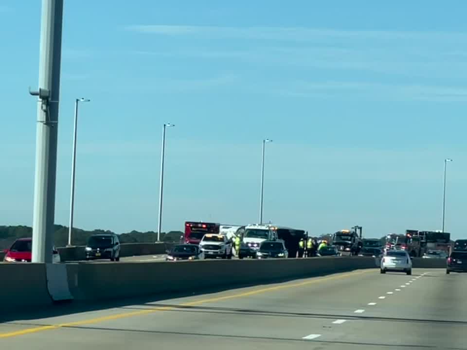 Tractor-trailer crash on West Norfolk Bridge in Portsmouth – WAVY.com