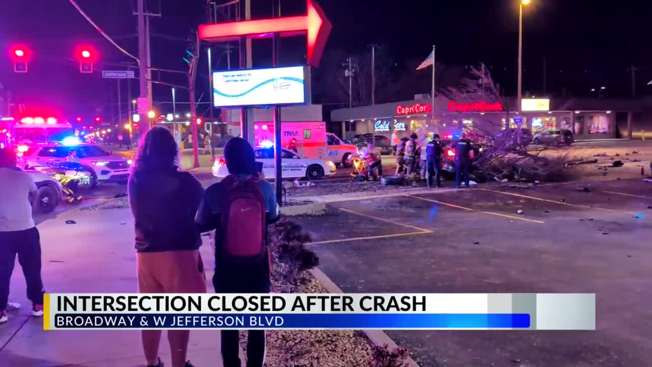 2 injured in crash caused by pursuit in downtown Fort Wayne – WANE 15