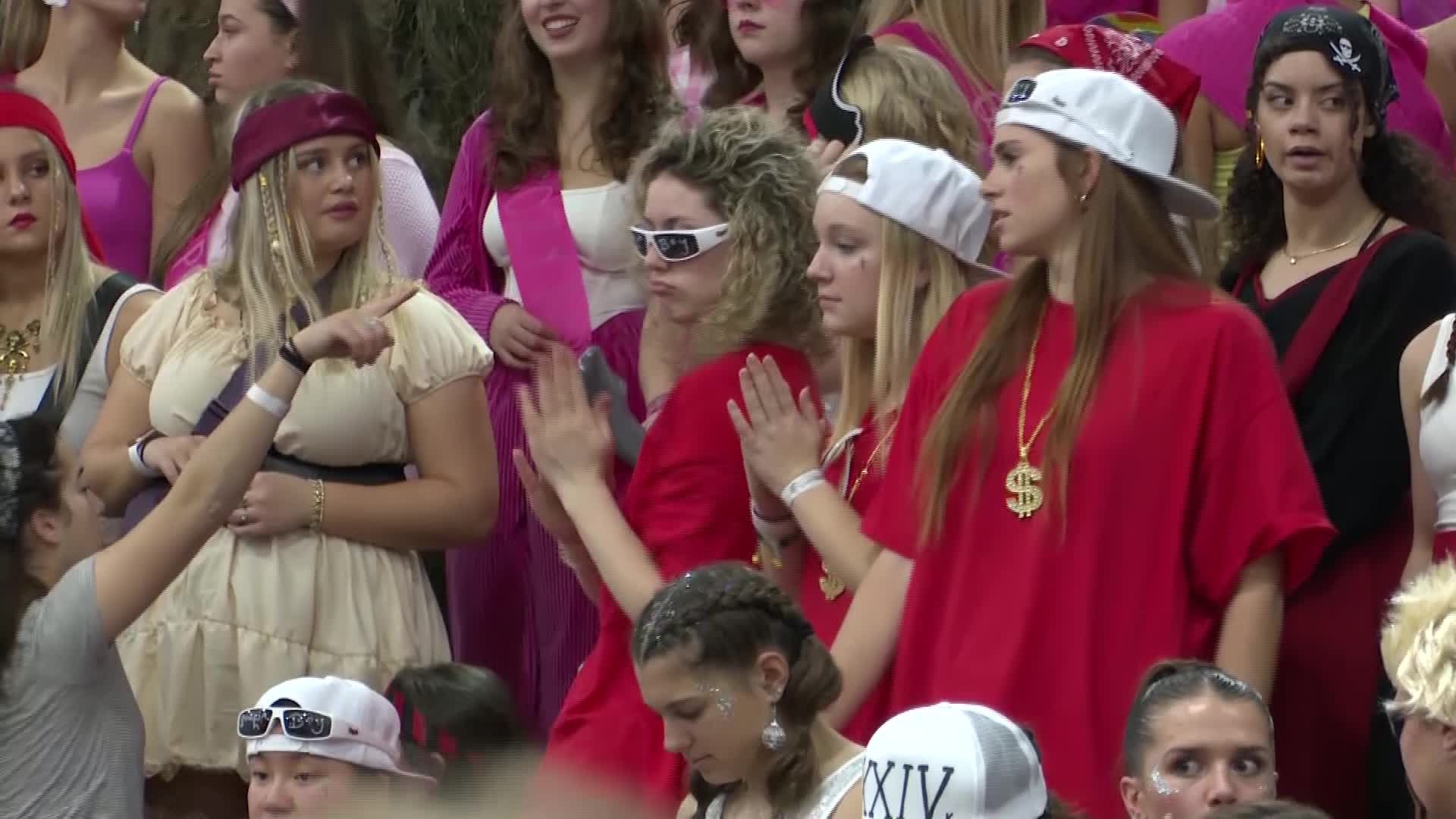 Taylor students rush the court – WANE 15