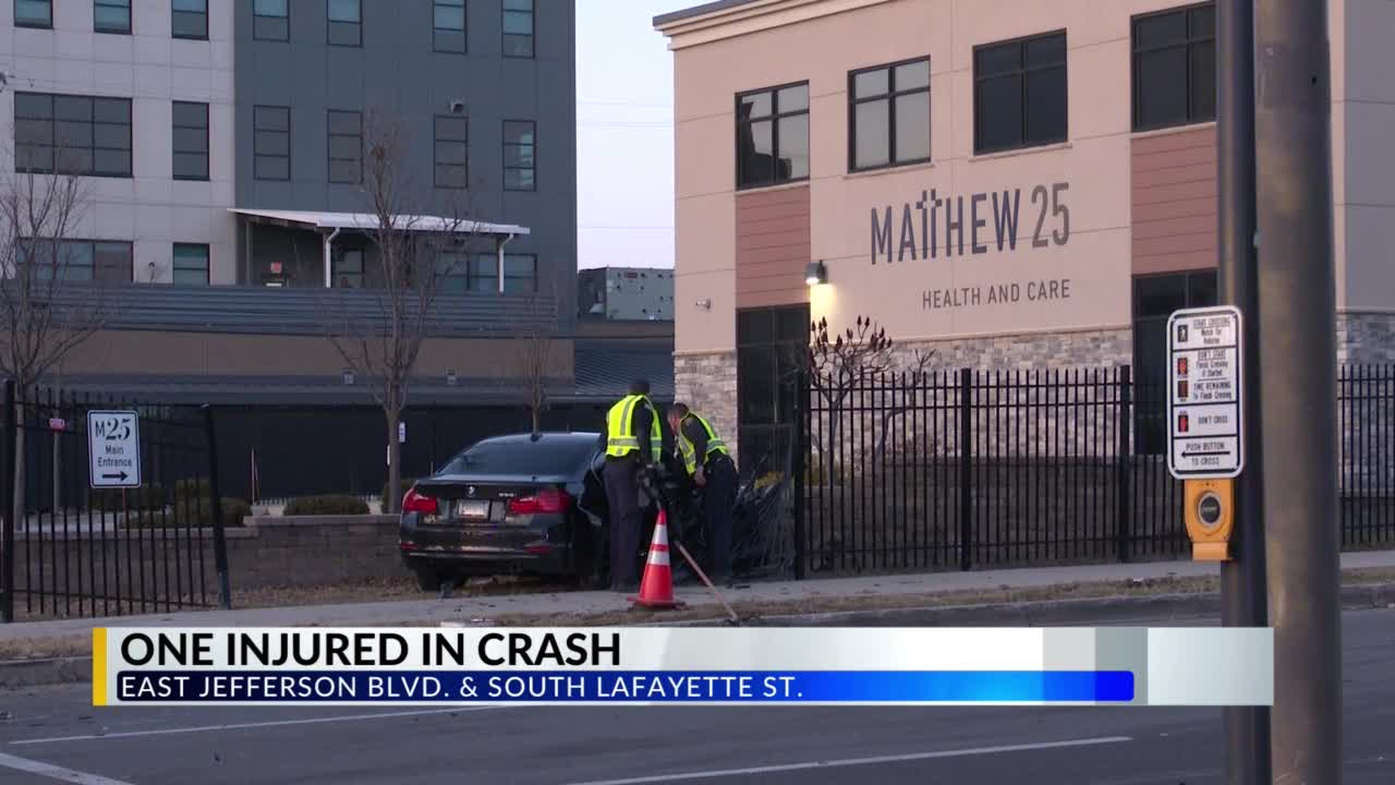 Crash in downtown Fort Wayne leaves 1 injured – WANE 15