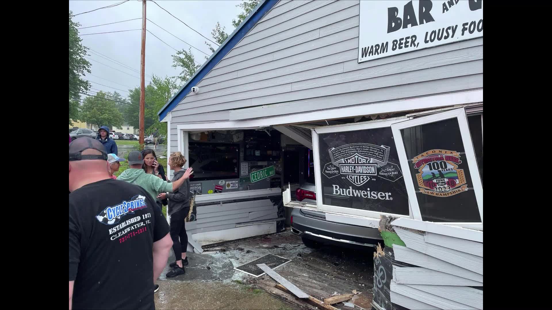 Car crashes into New Hampshire restaurant – WANE 15