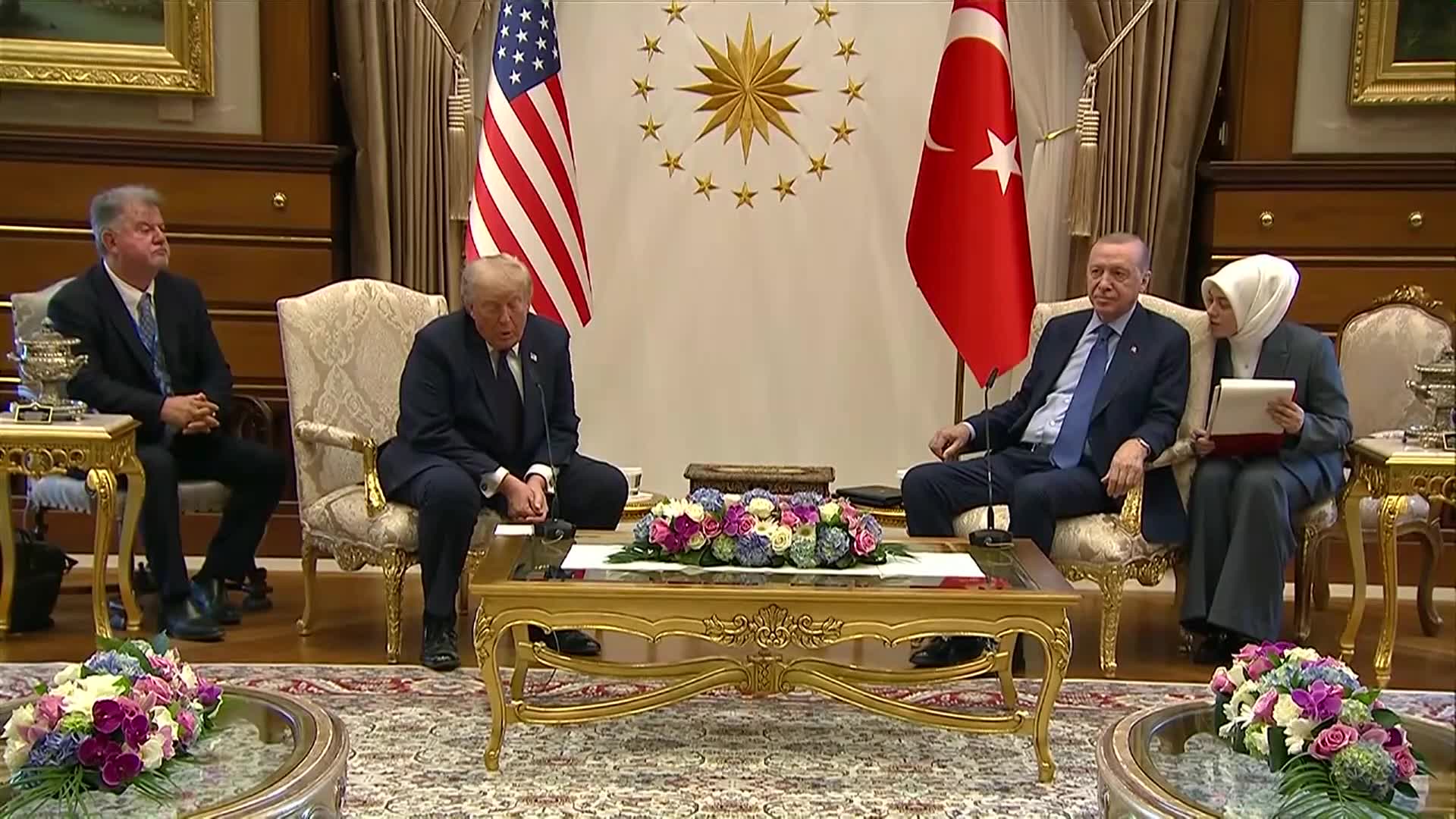 Trump re0pens interest in Greenland